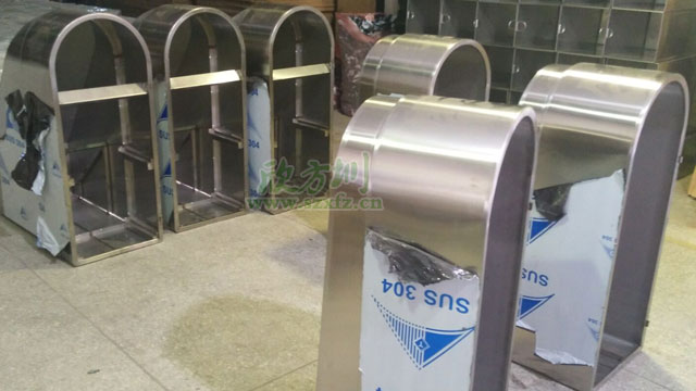 深圳市政垃圾強制分類(lèi)不銹鋼玻金塑紙垃圾桶廠(chǎng)家批量趕貨