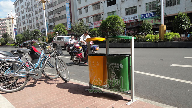 欣方圳分類(lèi)玻璃鋼垃圾桶 服務(wù)貴州畢節市民