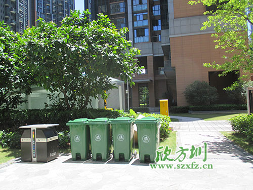 欣方圳為河源小區配套塑料環(huán)保垃圾桶